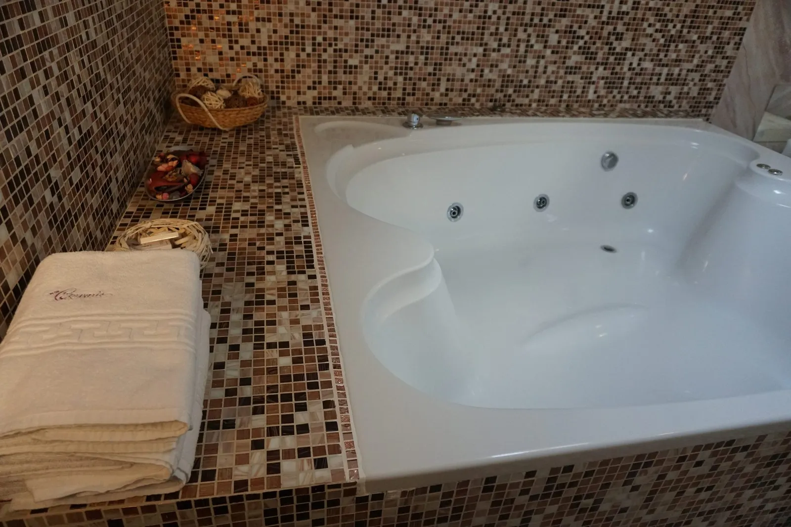 Jacuzzi dublu cu mozaic