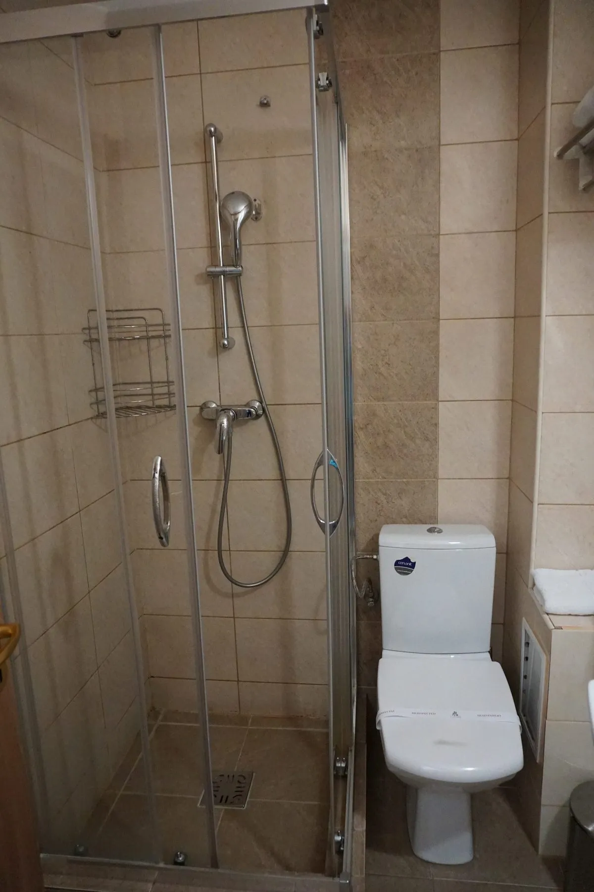 Cabina de duș a camerei twin